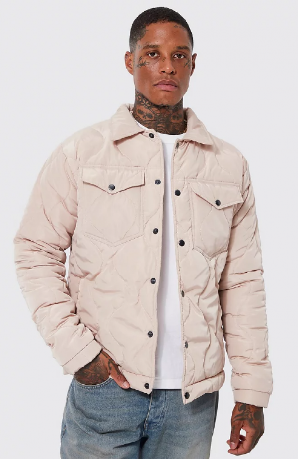 Harrington jacket dengan tampilan quilted